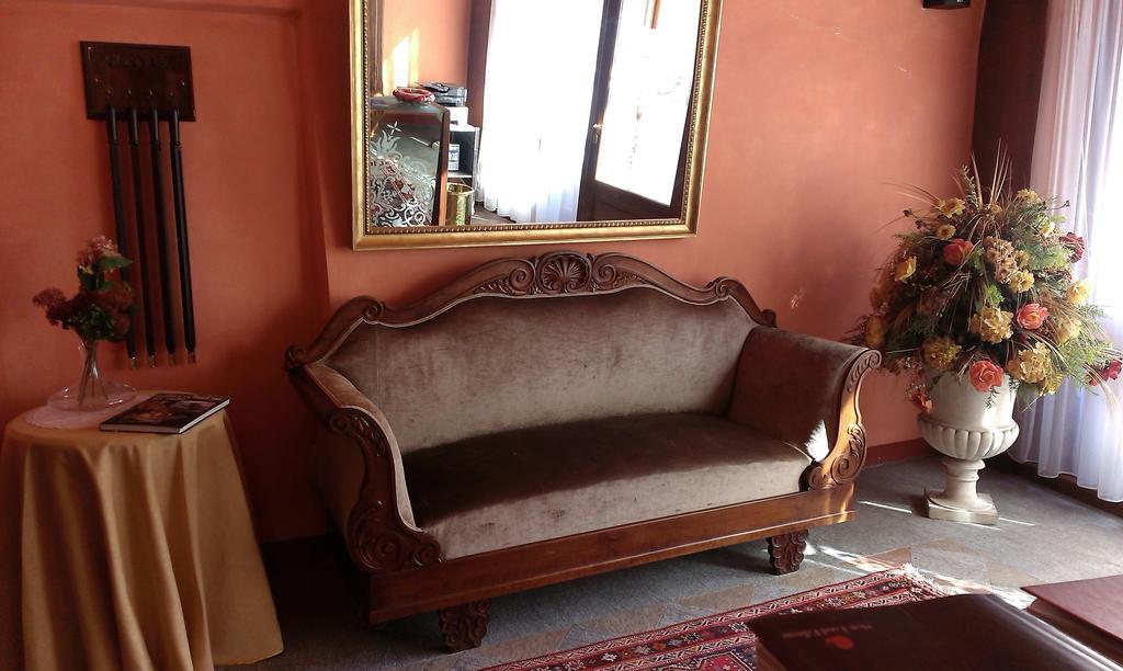 Carrù Hotel Palazzo Di Mezzo מראה חיצוני תמונה