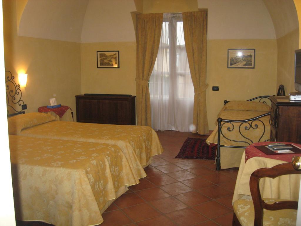 Carrù Hotel Palazzo Di Mezzo חדר תמונה