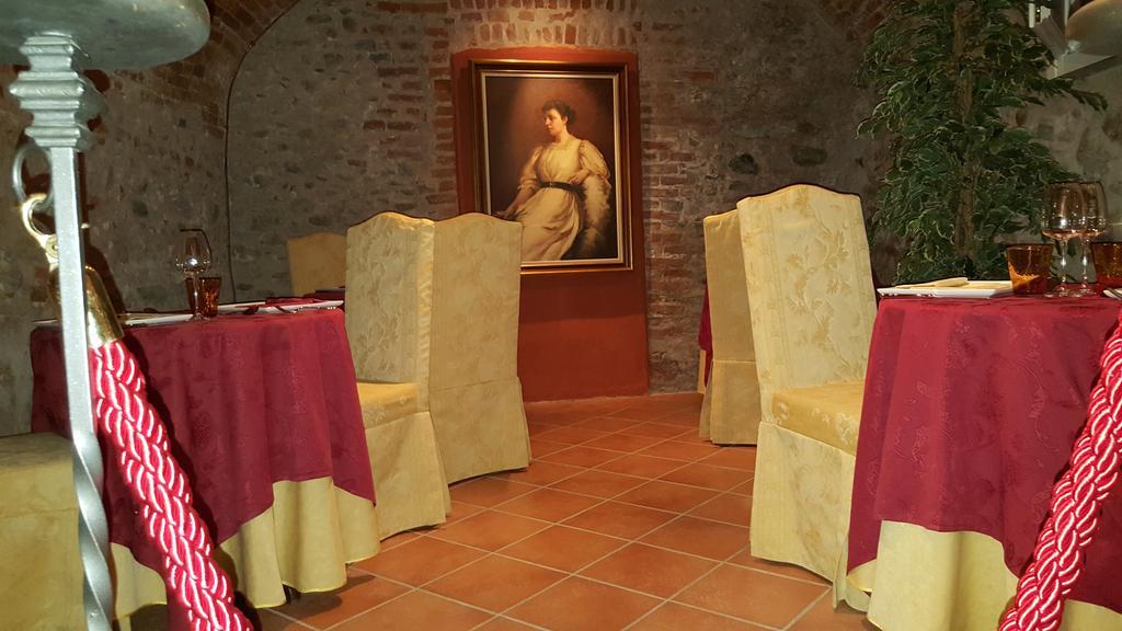 Carrù Hotel Palazzo Di Mezzo מראה חיצוני תמונה
