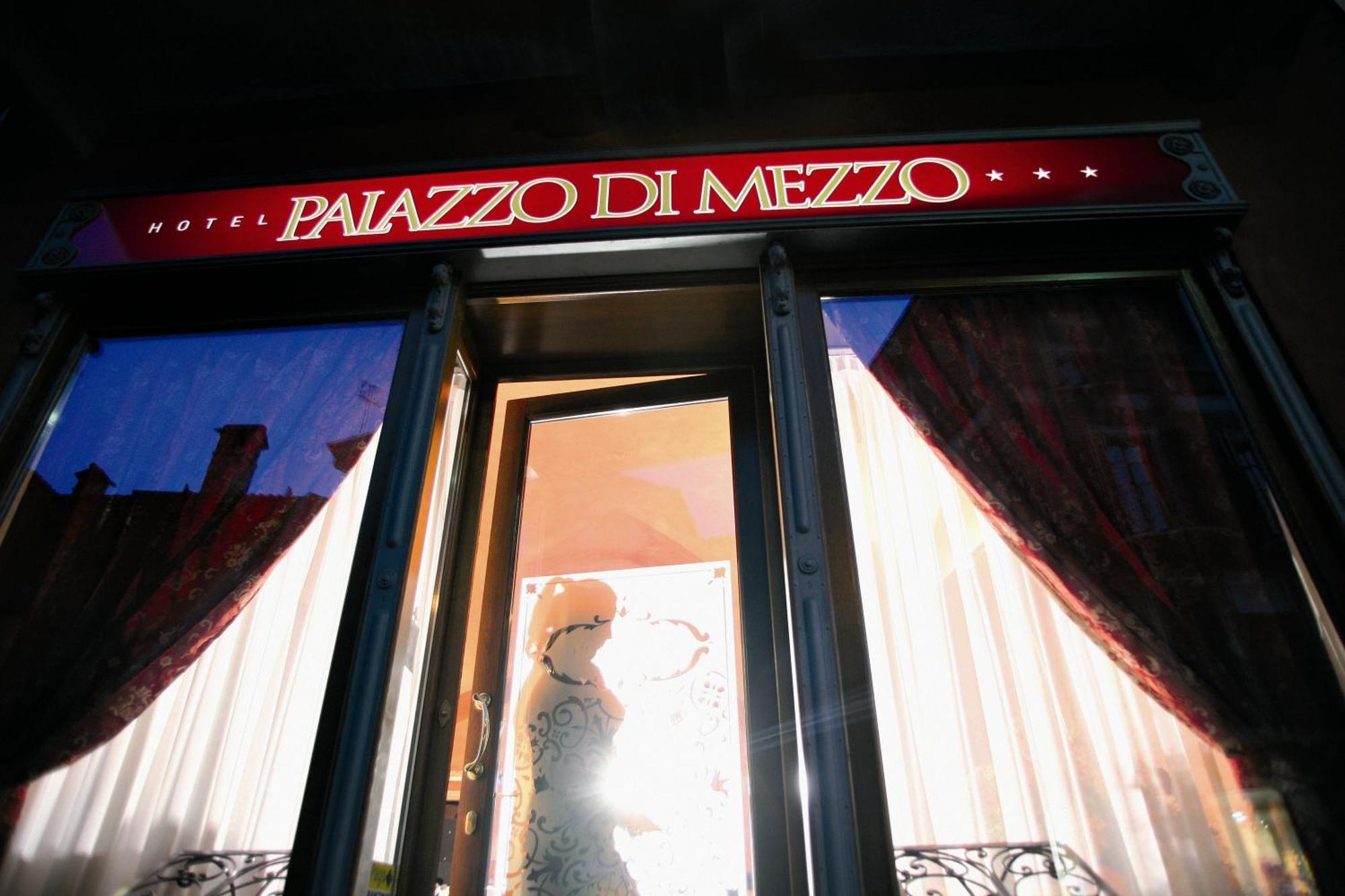 Carrù Hotel Palazzo Di Mezzo מראה חיצוני תמונה
