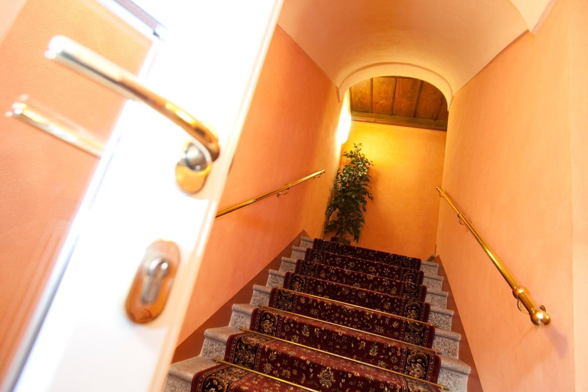 Carrù Hotel Palazzo Di Mezzo מראה חיצוני תמונה