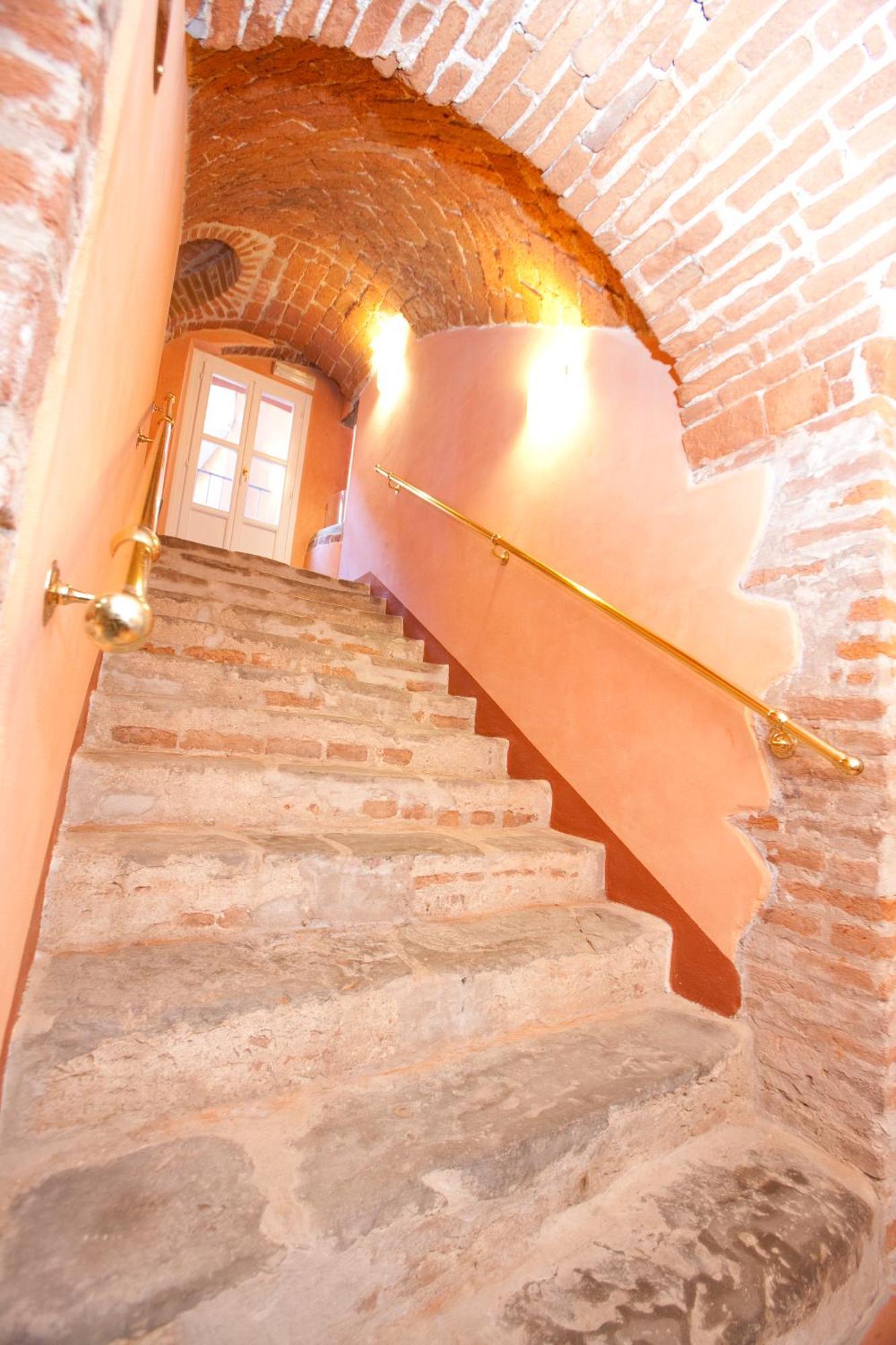 Carrù Hotel Palazzo Di Mezzo מראה חיצוני תמונה