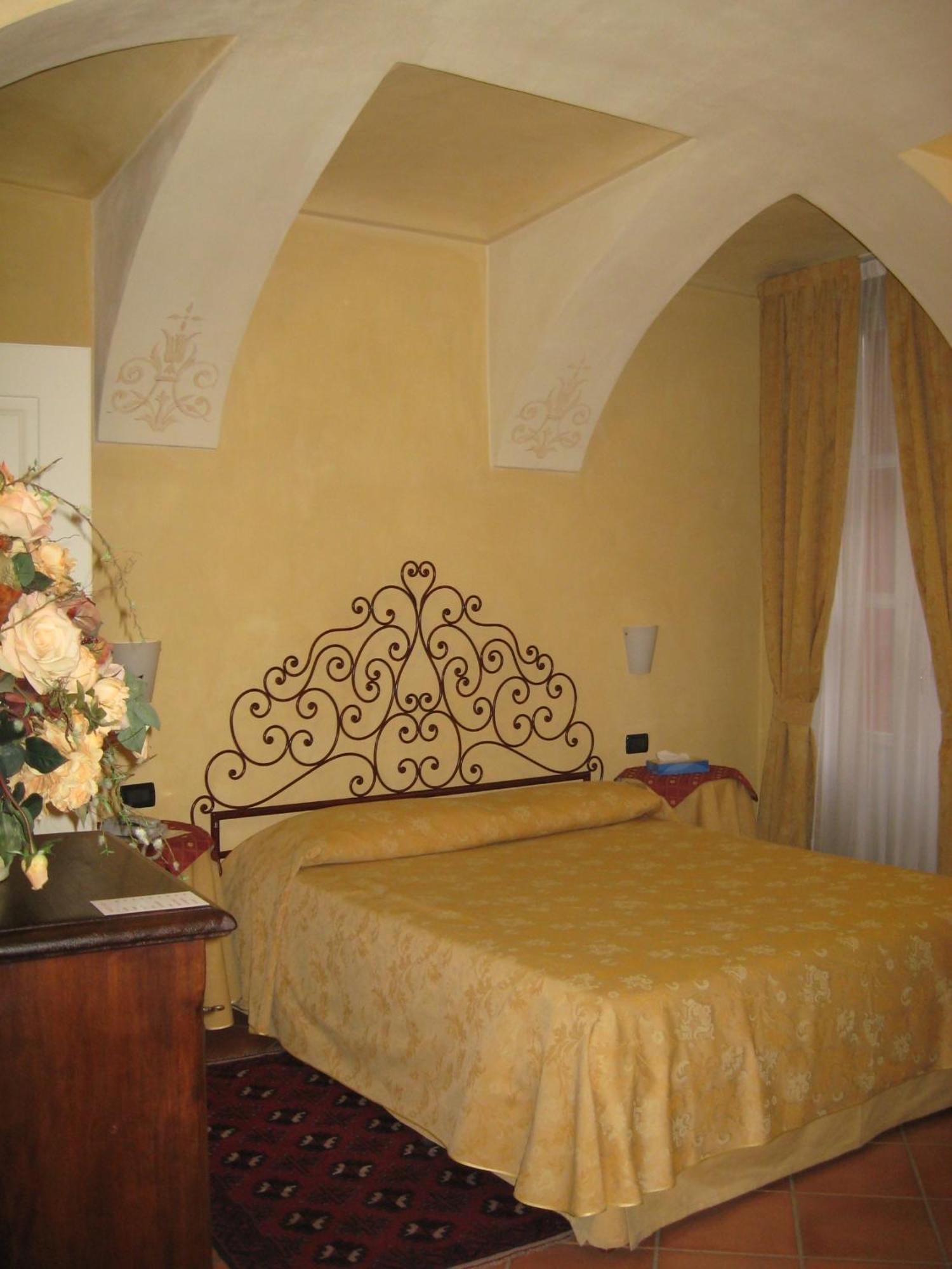 Carrù Hotel Palazzo Di Mezzo חדר תמונה