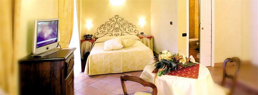 Carrù Hotel Palazzo Di Mezzo מראה חיצוני תמונה