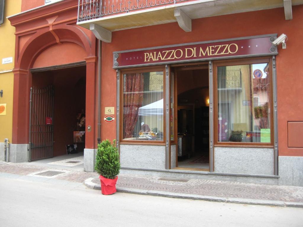 Carrù Hotel Palazzo Di Mezzo מראה חיצוני תמונה