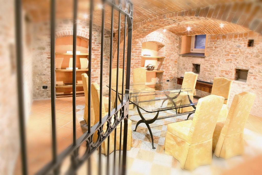 Carrù Hotel Palazzo Di Mezzo מראה חיצוני תמונה