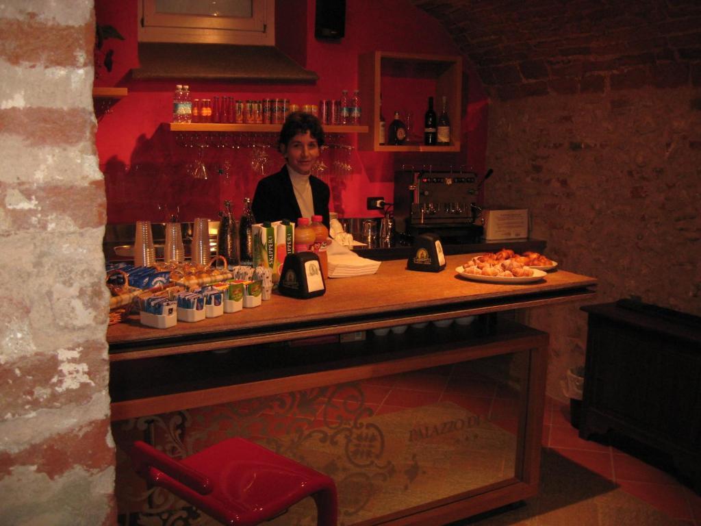 Carrù Hotel Palazzo Di Mezzo מראה חיצוני תמונה