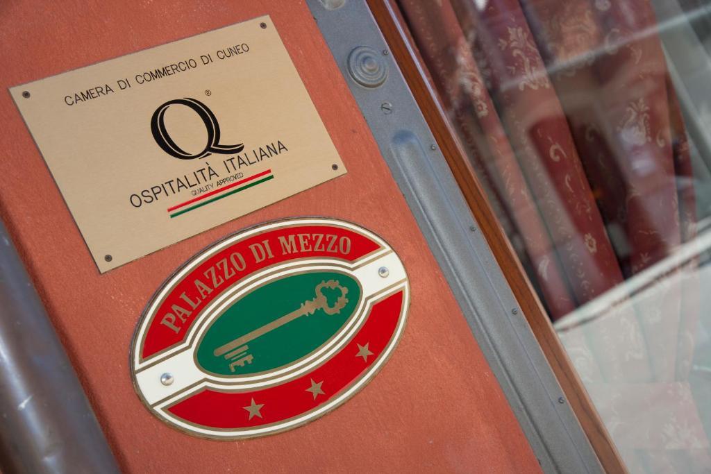Carrù Hotel Palazzo Di Mezzo מראה חיצוני תמונה