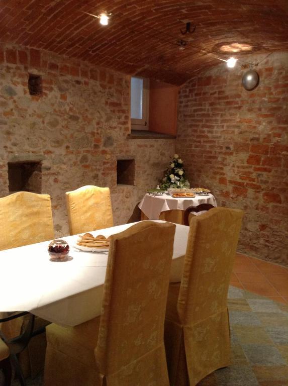 Carrù Hotel Palazzo Di Mezzo מראה חיצוני תמונה