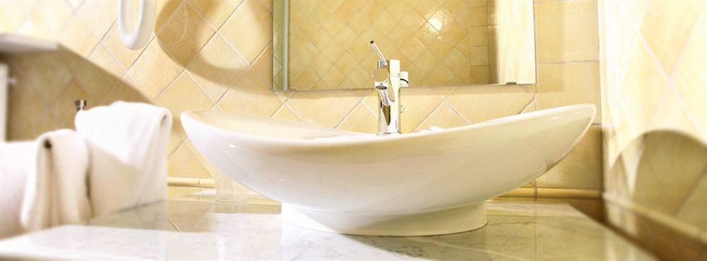 Carrù Hotel Palazzo Di Mezzo מראה חיצוני תמונה