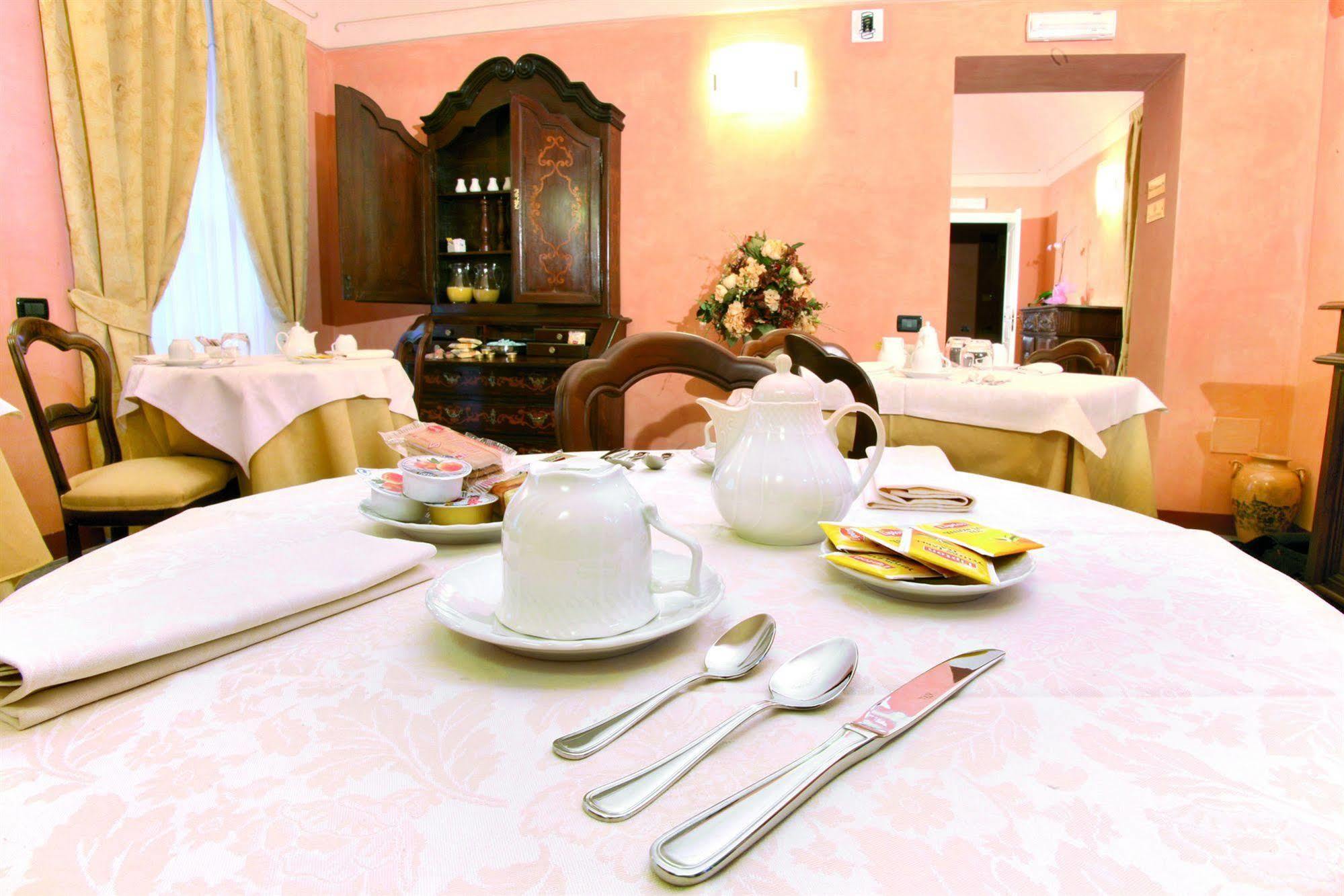 Carrù Hotel Palazzo Di Mezzo מראה חיצוני תמונה
