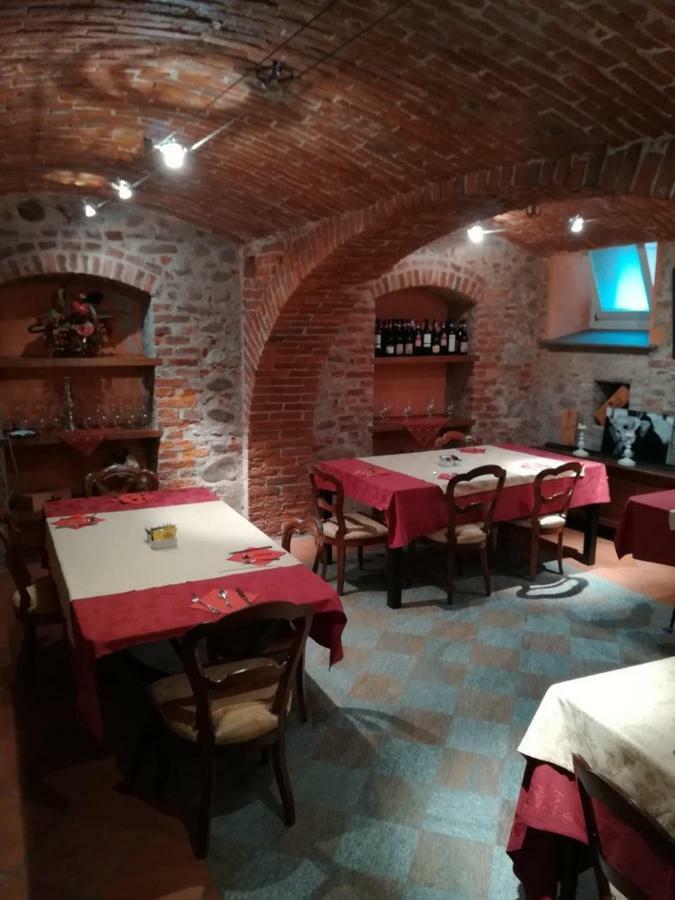 Carrù Hotel Palazzo Di Mezzo מראה חיצוני תמונה