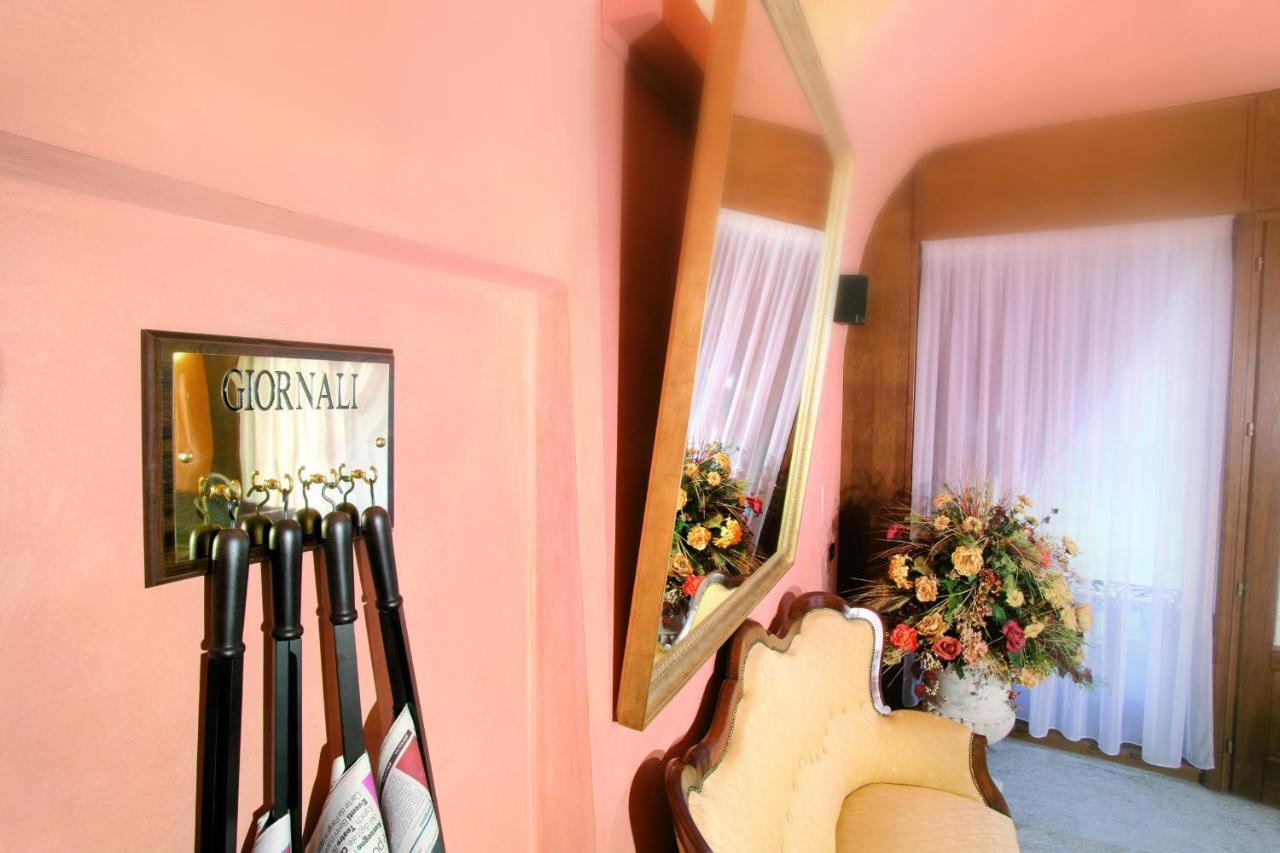 Carrù Hotel Palazzo Di Mezzo מראה חיצוני תמונה